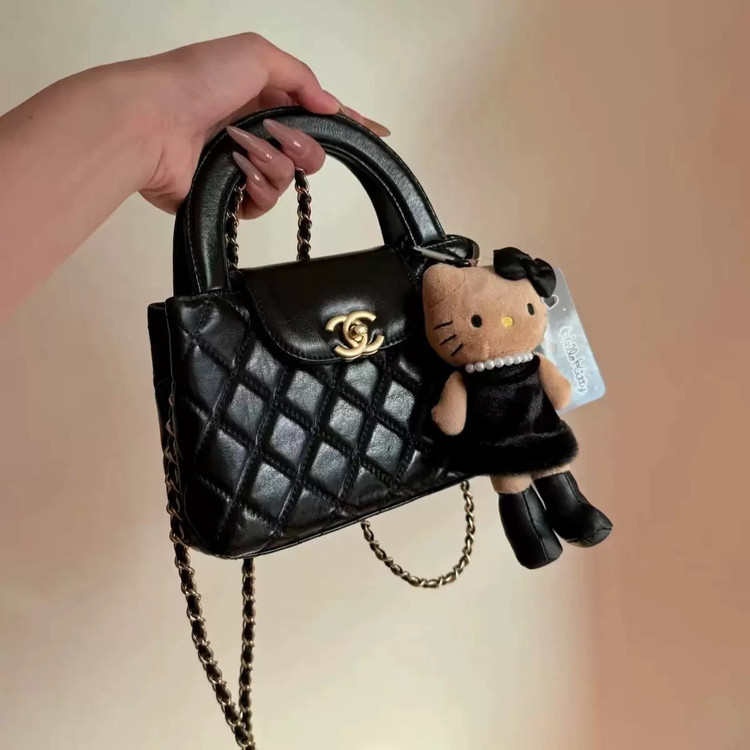 چارم کیف و بگ ادایی دخترونه هلو کیتی💕🪄🎠