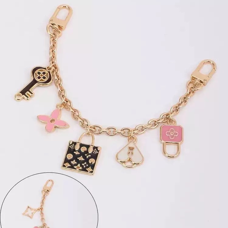 اکسسوری فرمون و اویز آینه ماشین طرح لوئی ویتان🥹🎀