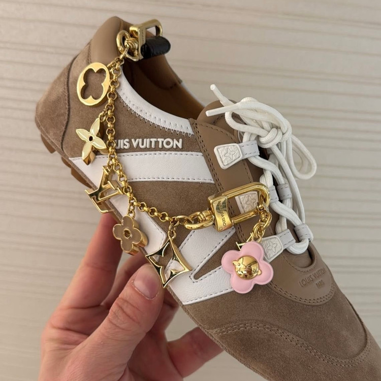 اکسسوری و آویز کیف لویی ویتان؛ شیک و خاص 👜✨💖