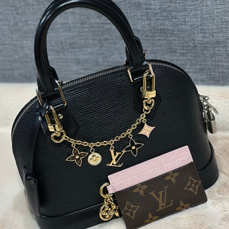 اکسسوری و آویز کیف لویی ویتان؛ شیک و خاص 👜✨💖