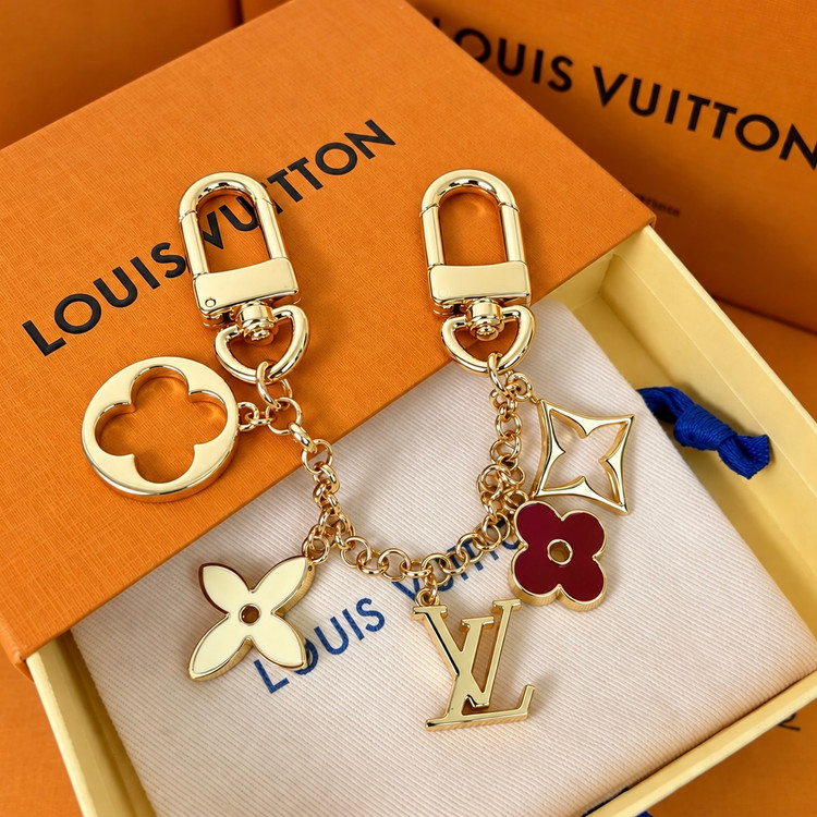 اکسسوری و آویز کیف لویی ویتان؛ شیک و خاص 👜✨💖