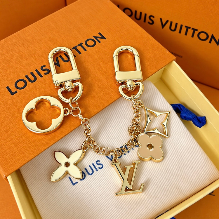 اکسسوری و آویز کیف لویی ویتان؛ شیک و خاص 👜✨💖
